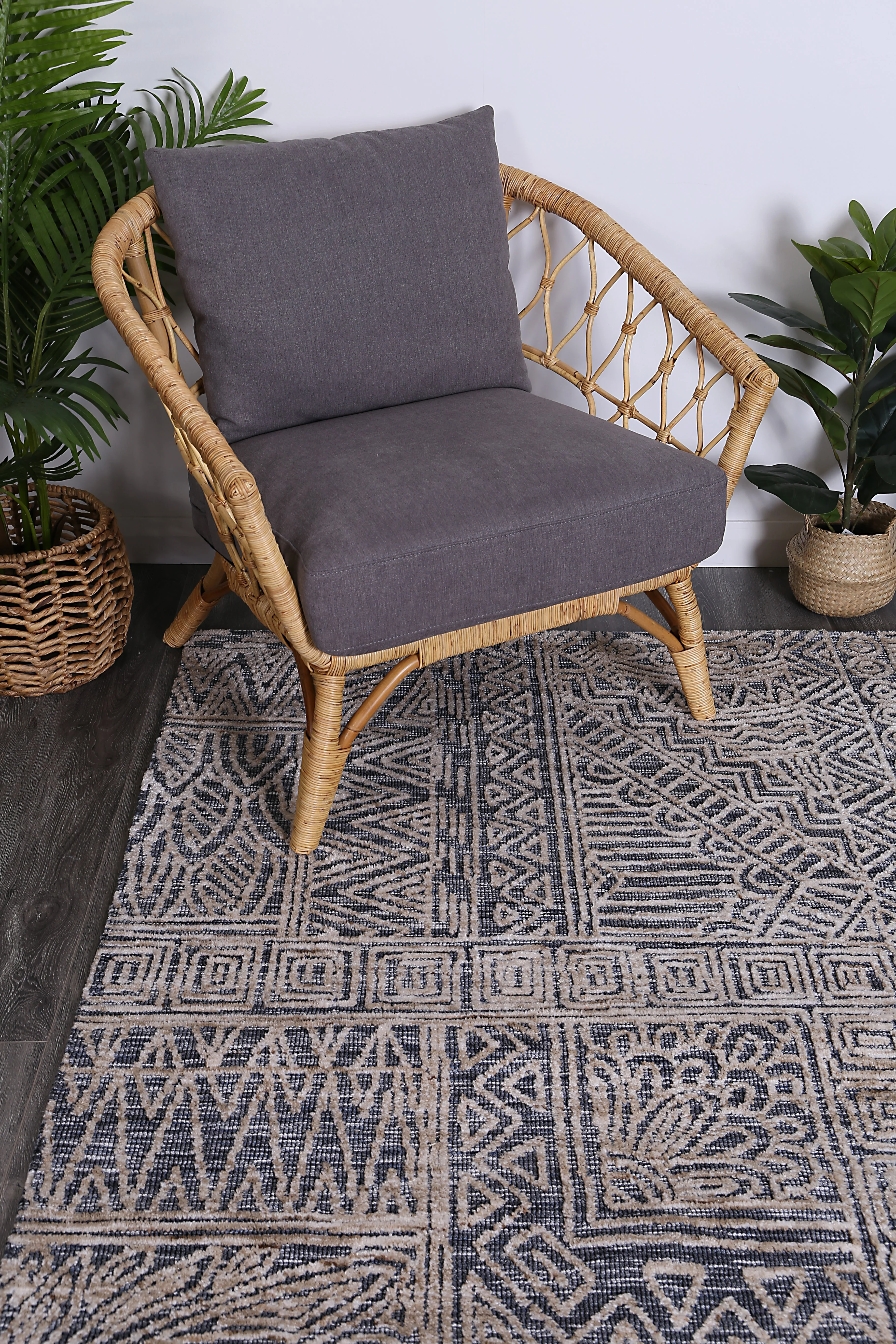 Amritsar Newburg Anthracite Tribal Rug - Image 2