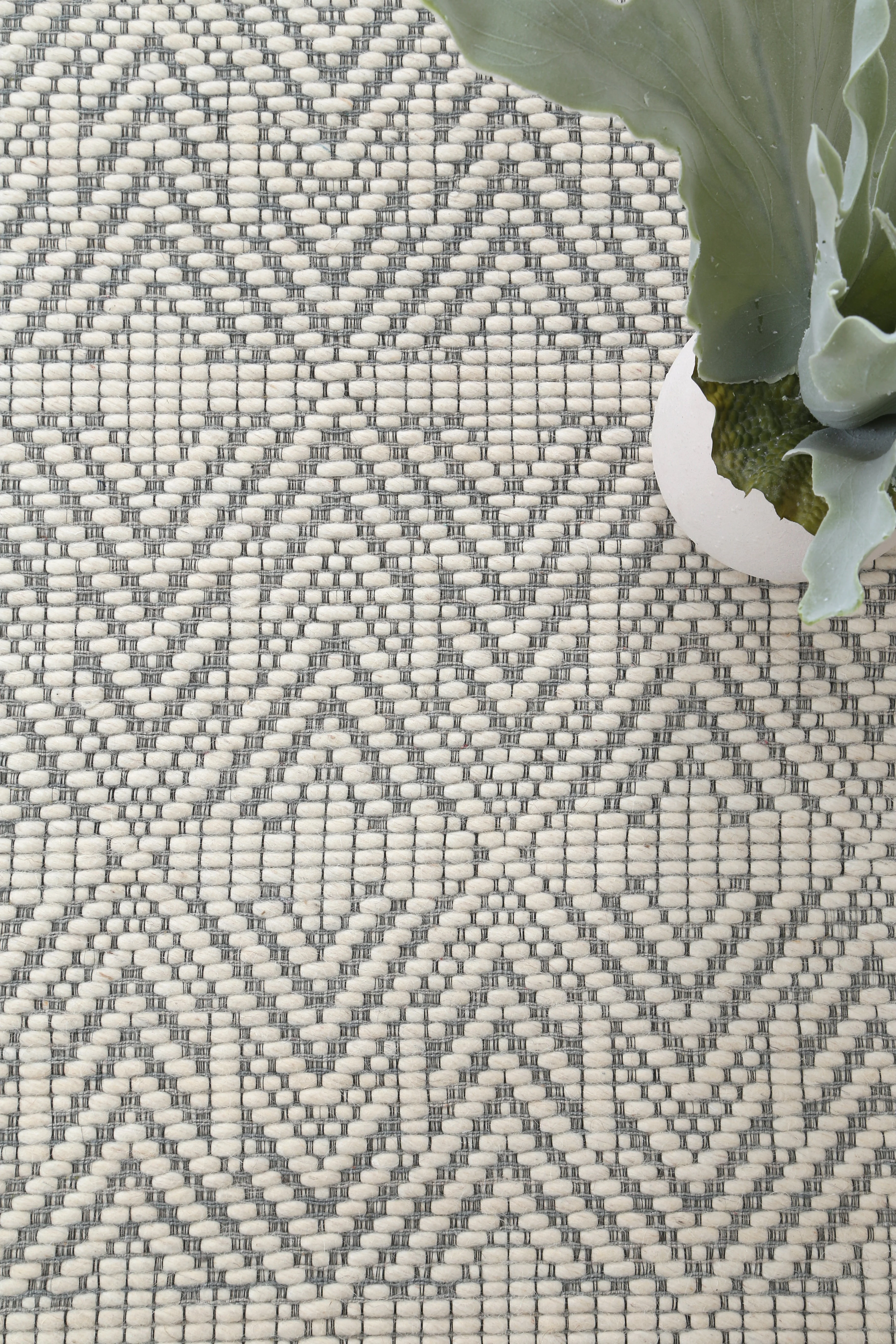 Copacabana Chevron Light Grey Wool Rug - Image 2