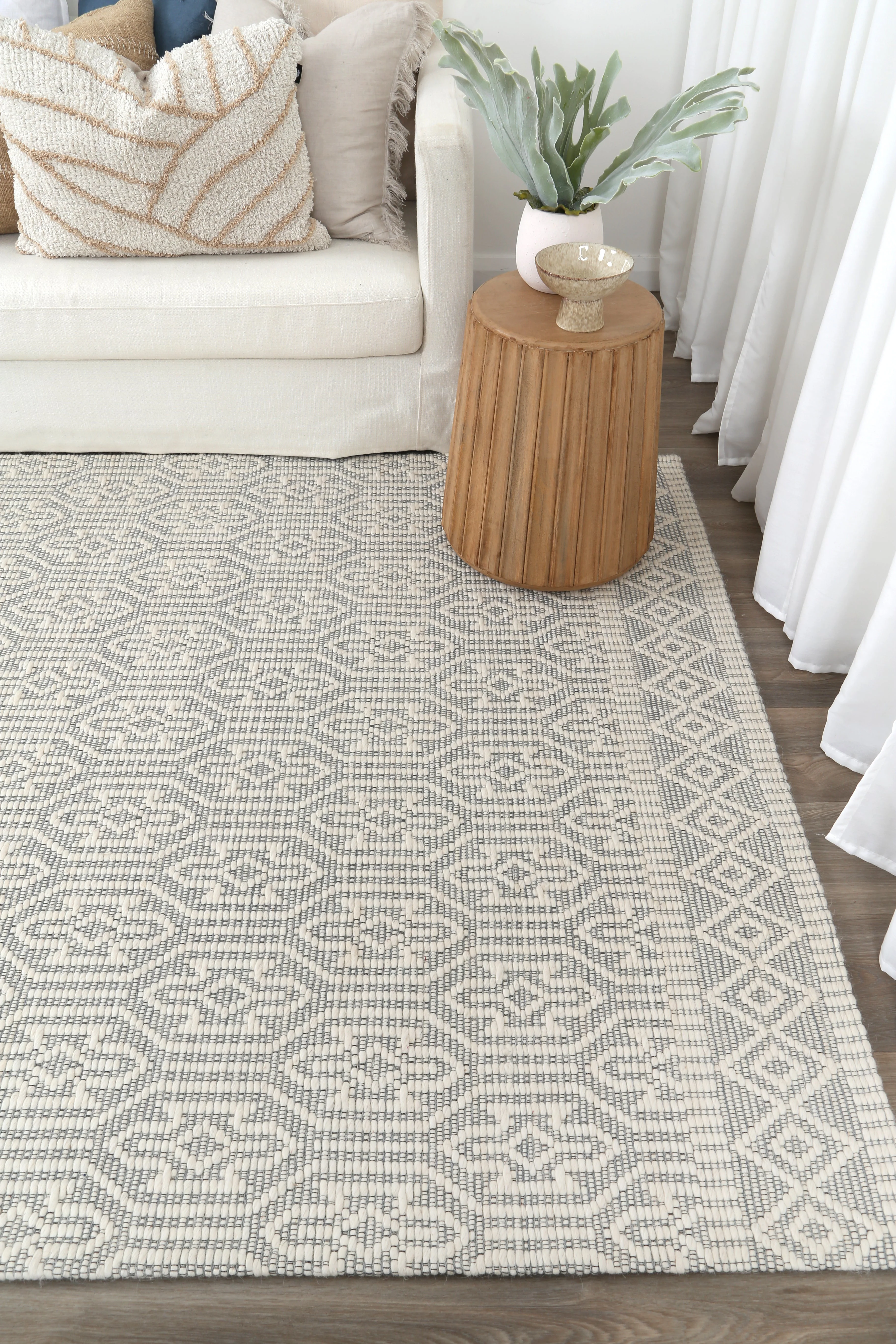 Copacabana Geometric Light Grey Wool Rug - Image 2