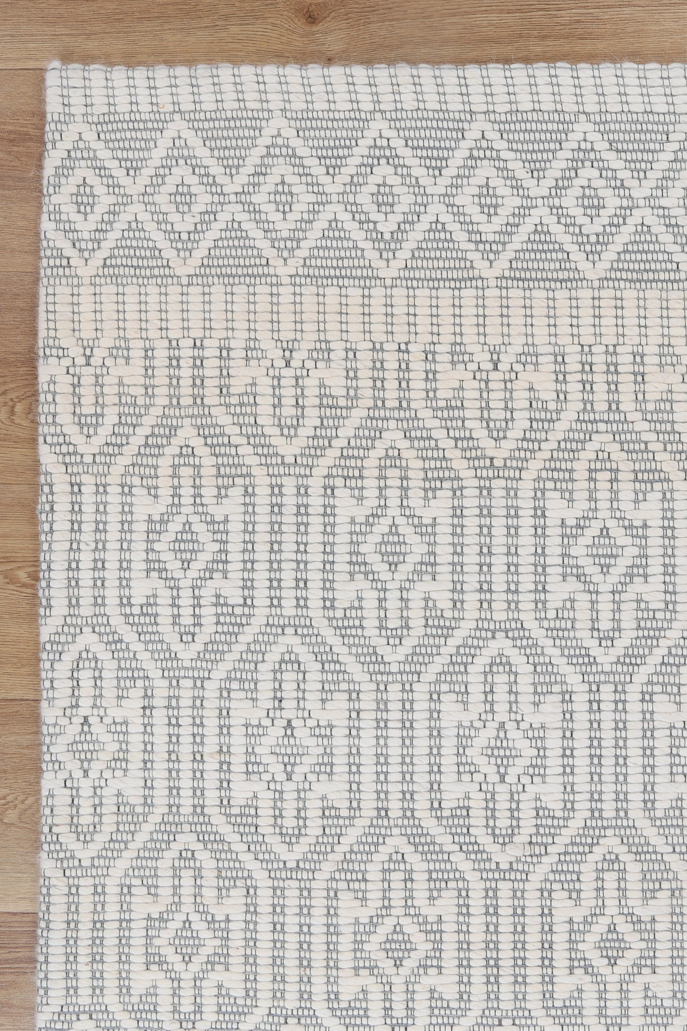 Copacabana Geometric Light Grey Wool Rug - Image 4