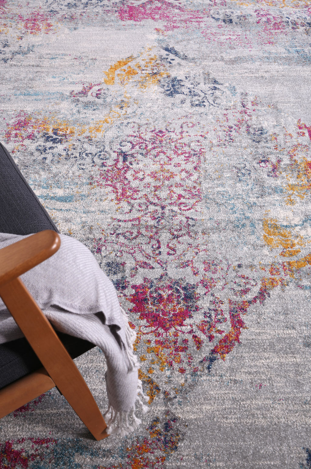 Delicate Ornate Multi-Coloured Rug - Image 3