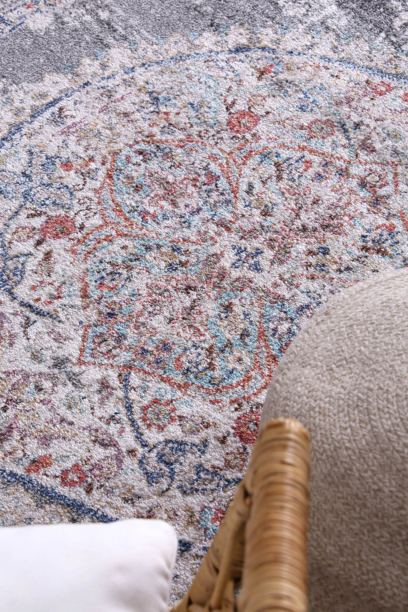 Salsa Hollow Medalion Transitional Grey Rug - Image 4