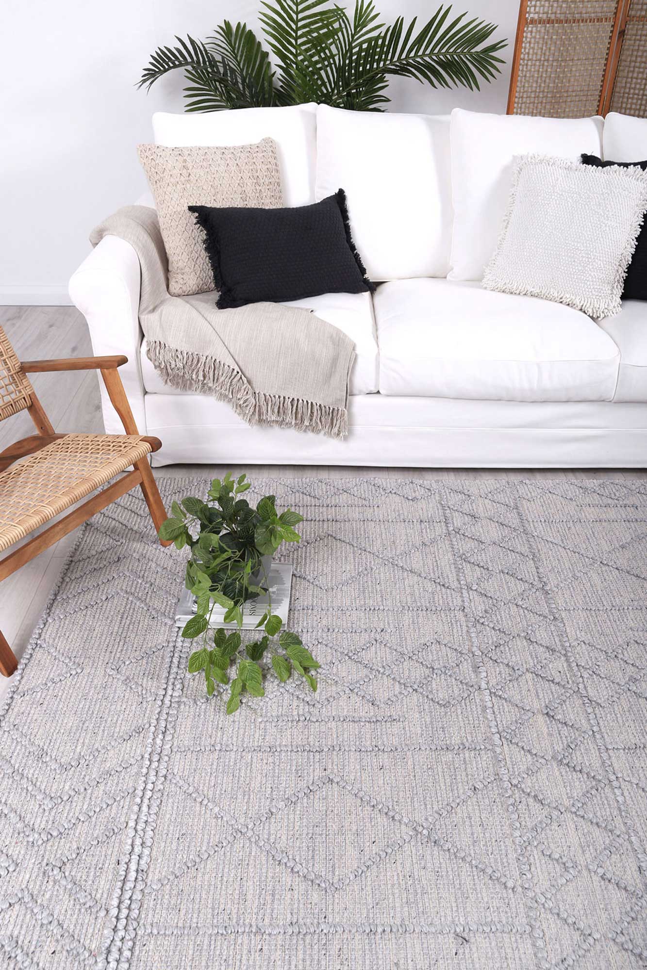 Himalaya Diamond Tribal Grey Wool Rug - Image 2