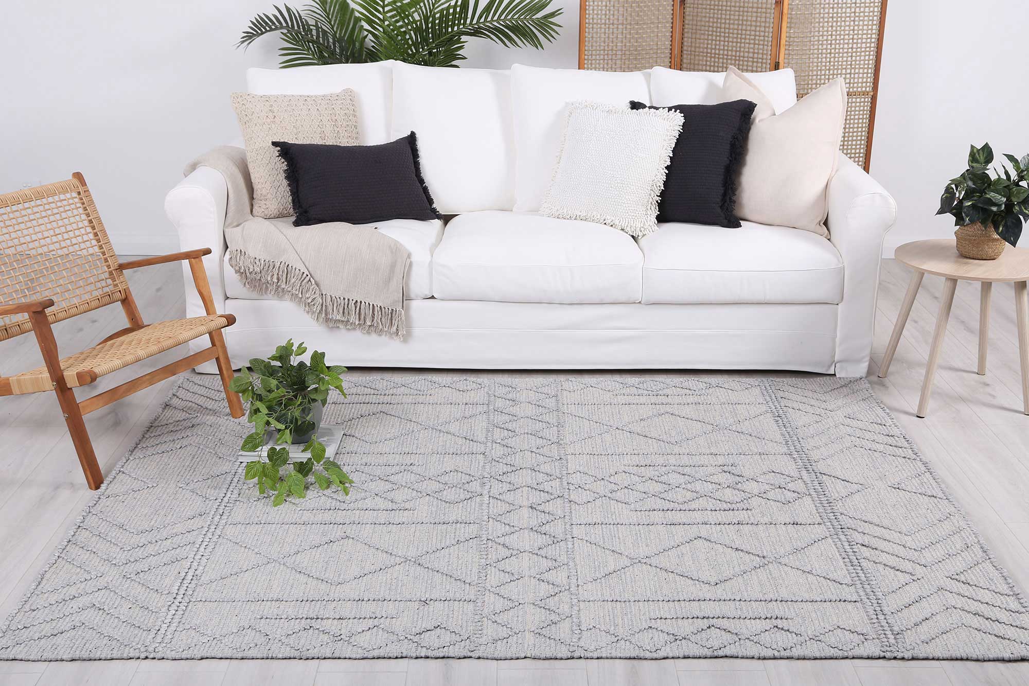 Himalaya Diamond Tribal Grey Wool Rug - Image 3