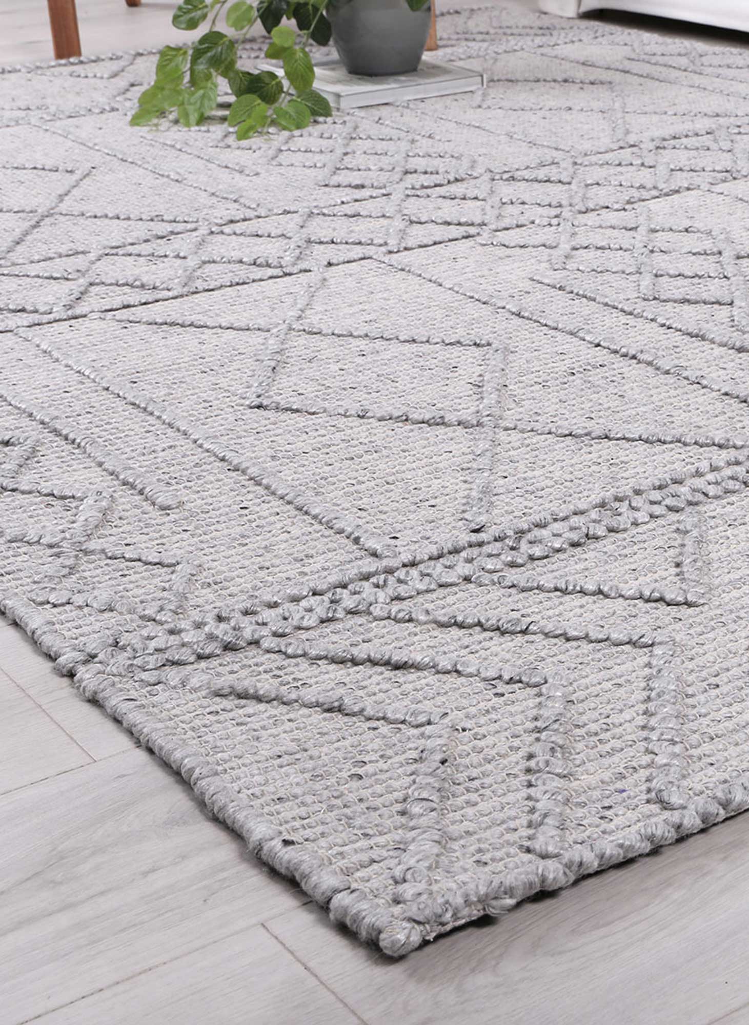 Himalaya Diamond Tribal Grey Wool Rug - Image 4