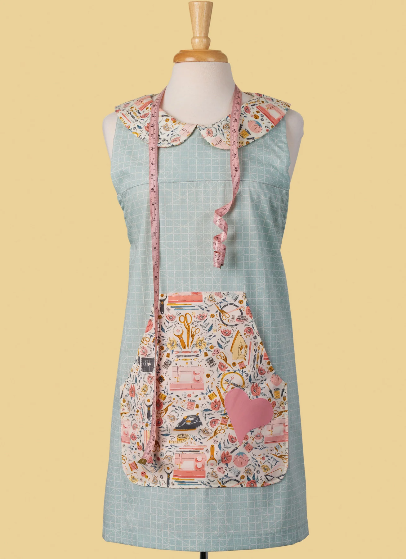 Mccall's Pattern M8522 Misses' Cobbler Aprons - Image 2