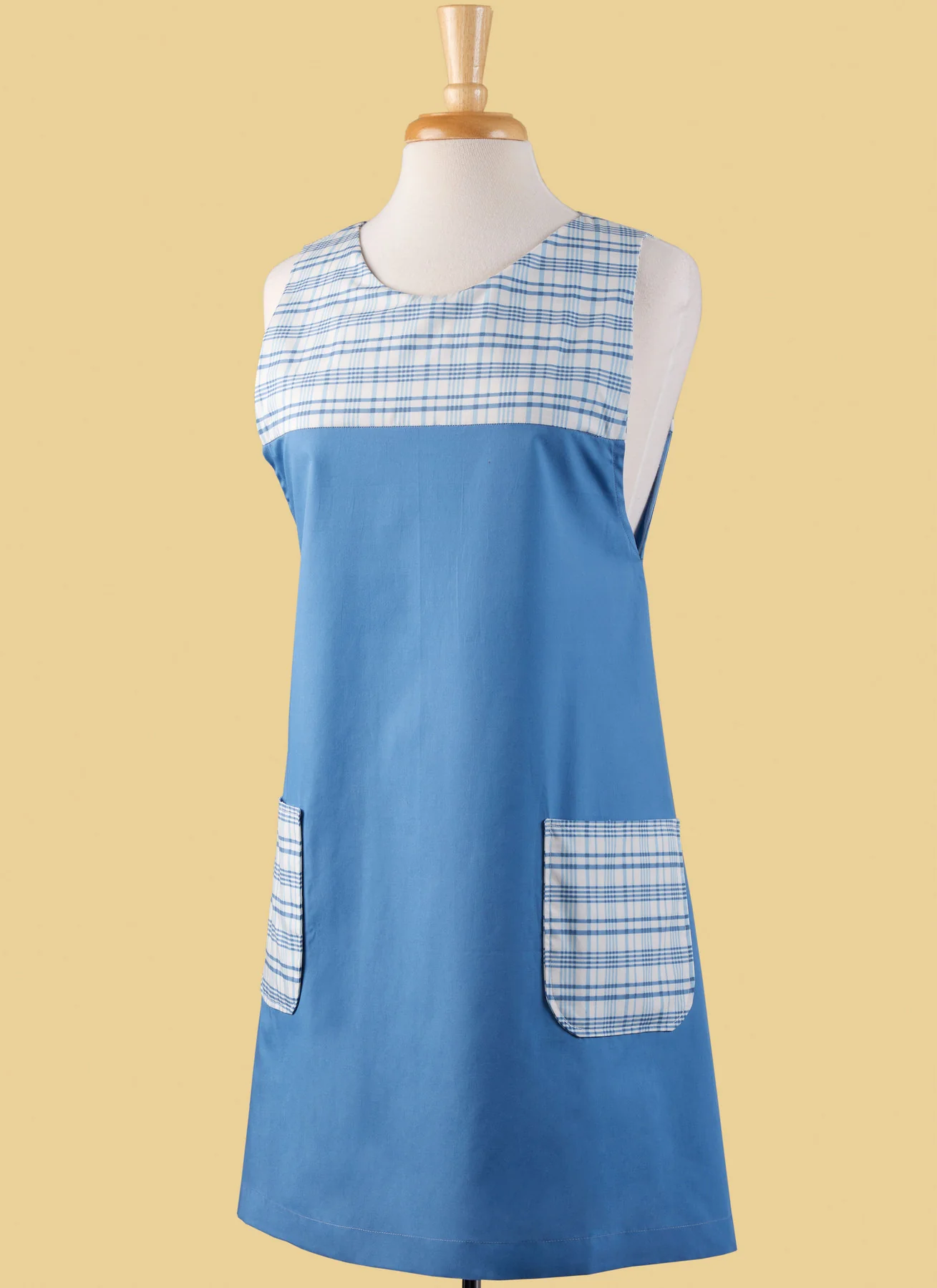 Mccall's Pattern M8522 Misses' Cobbler Aprons - Image 3