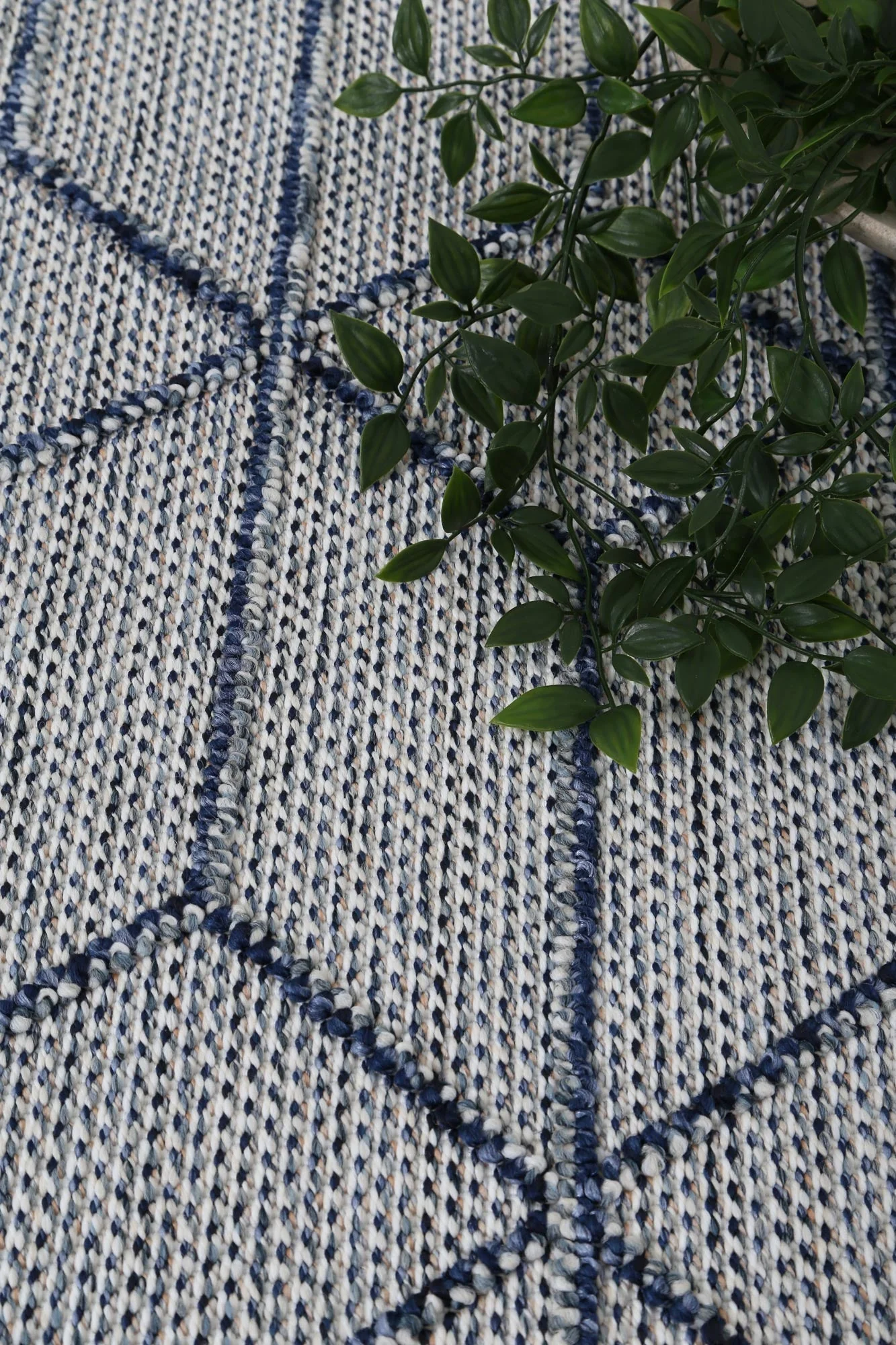 Vanuatu Greenslade Charcoal Geometric Flatweave Rug - Image 5
