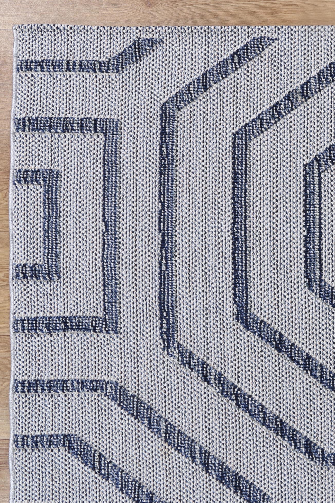 Liro Hale Charcoal Geometric Flatweave Rug - Image 3