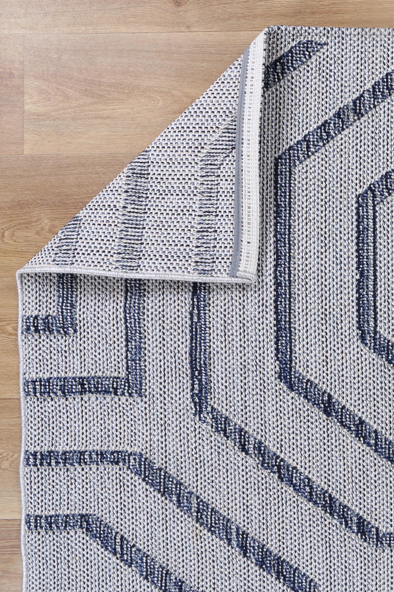 Liro Hale Charcoal Geometric Flatweave Rug - Image 4