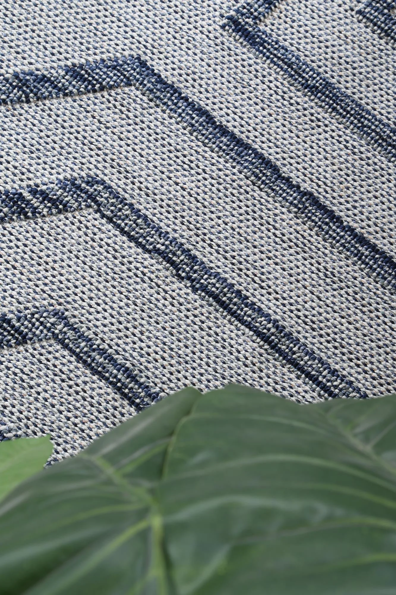 Liro Hale Charcoal Geometric Flatweave Rug - Image 5