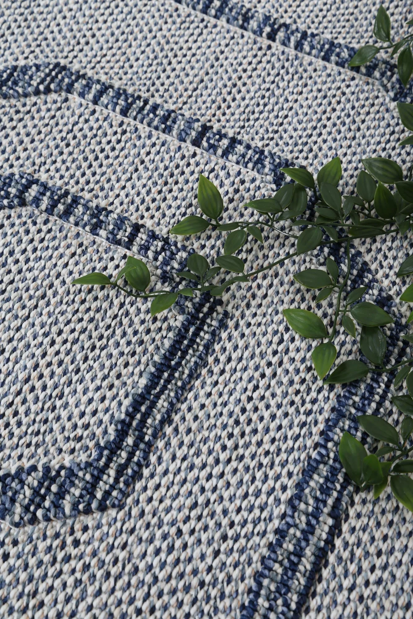 Liro Hale Charcoal Geometric Flatweave Rug - Image 6