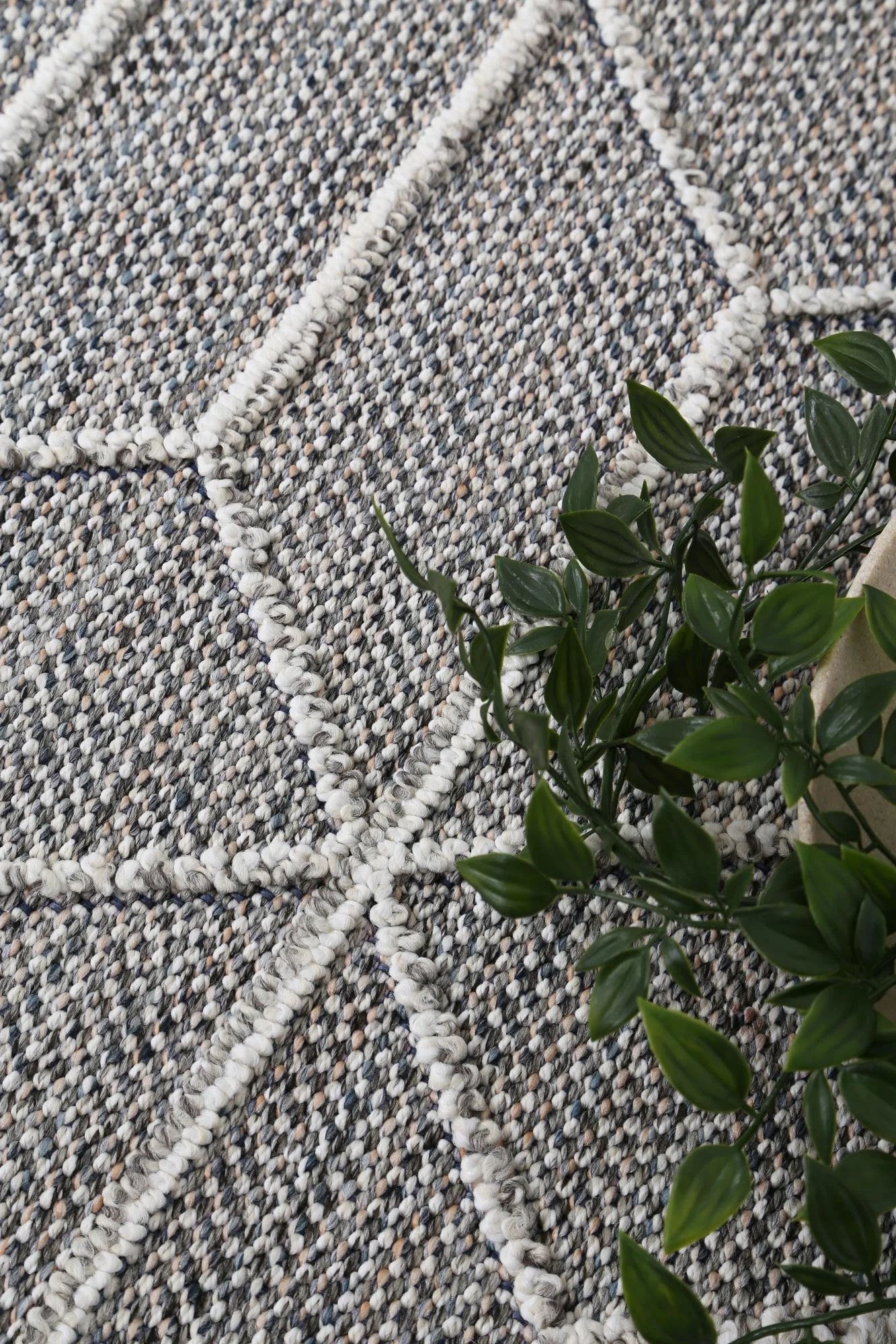 Vanuatu Sikua Grey Geometric Flatweave Rug - Image 6