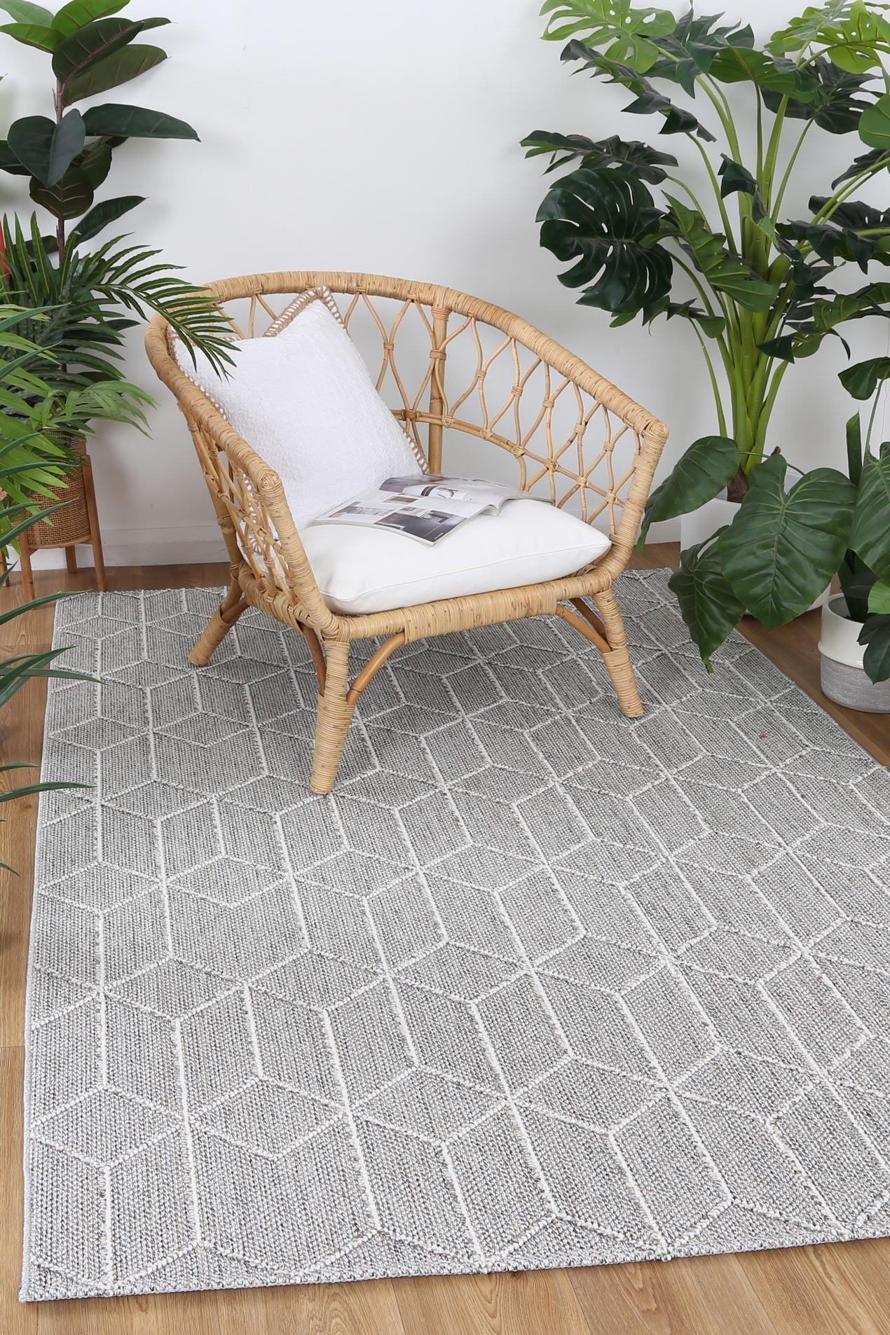 Vanuatu Totori Ash Geometric Flatweave Rug - Image 2