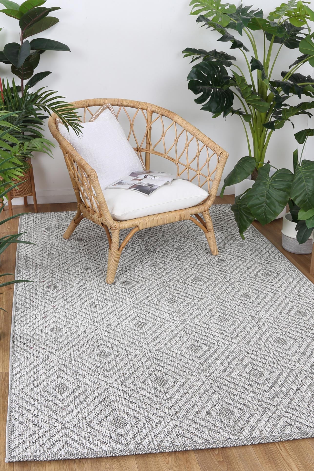 Vanuatu Walasi Ash Geometric Flatweave Rug - Image 2
